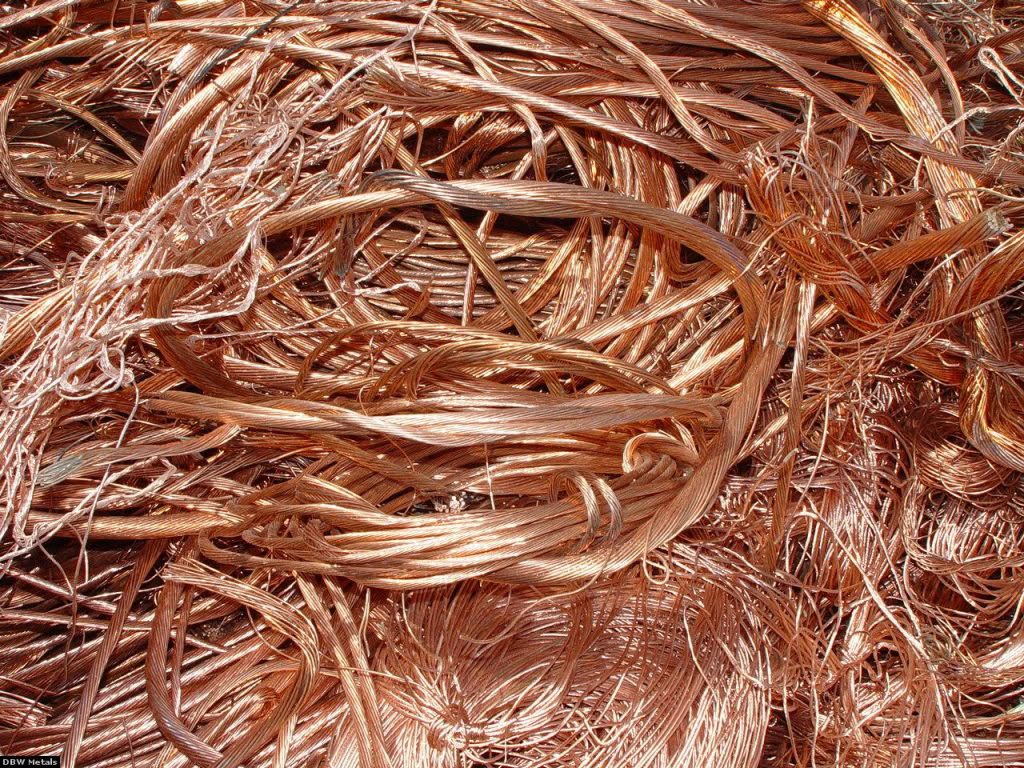 Chutes et fils de cuivre à recycler